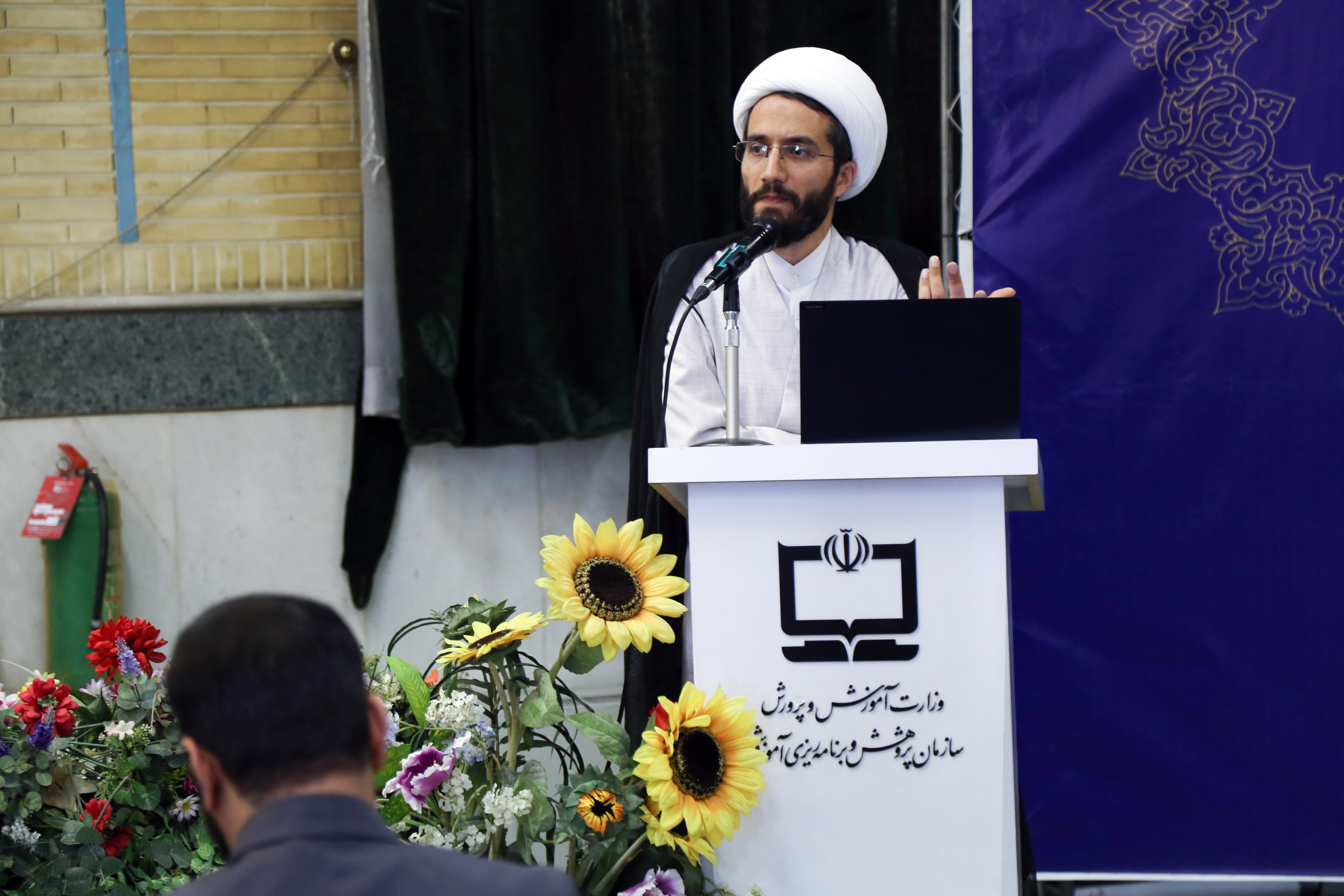 نشست اعضای دفتر انتشارات و فناوری آموزشی با رئیس سازمان پژوهش و برنامه‌ریزی آموزشی