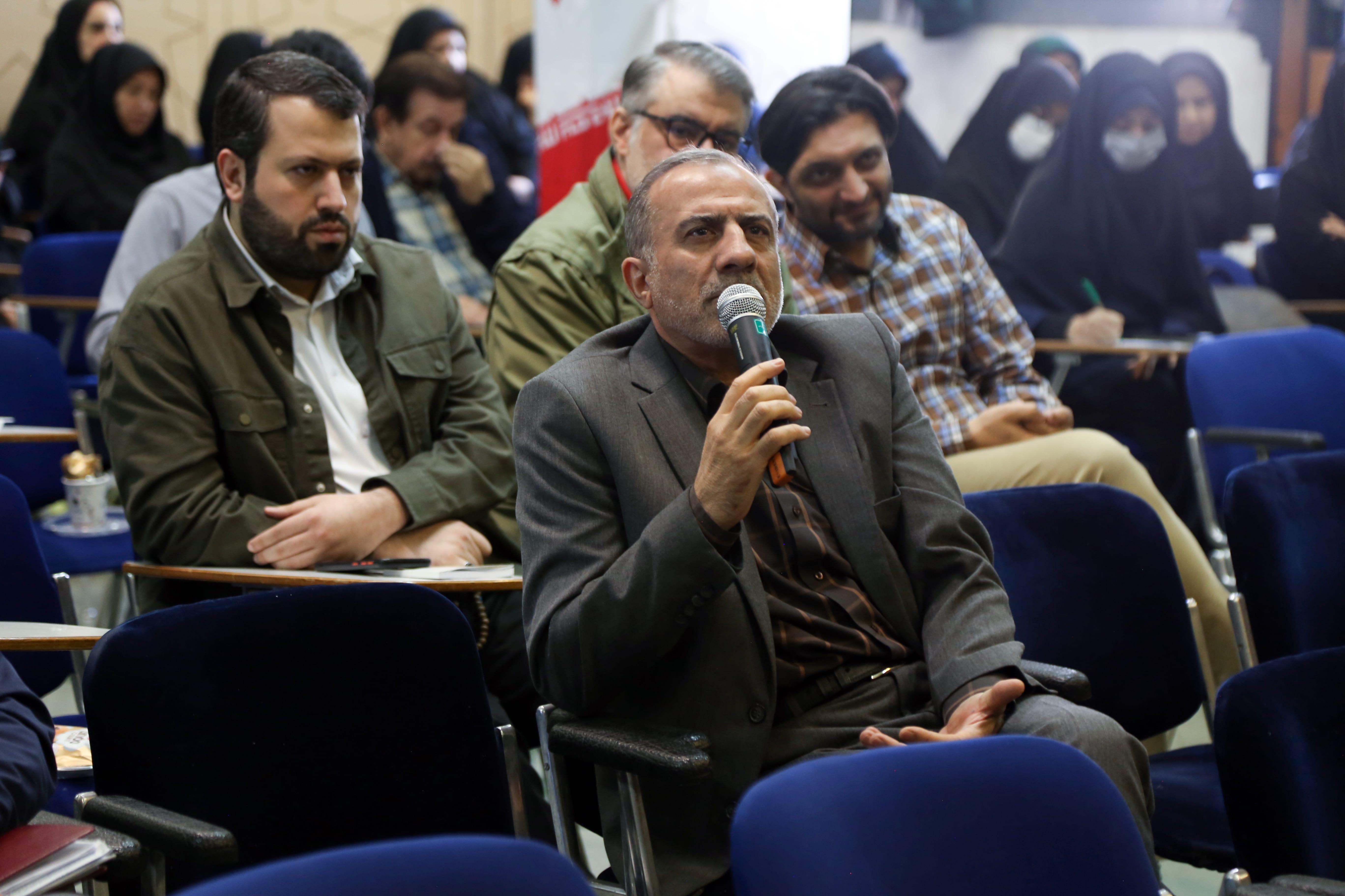 نشست اعضای دفتر انتشارات و فناوری آموزشی با رئیس سازمان پژوهش و برنامه‌ریزی آموزشی