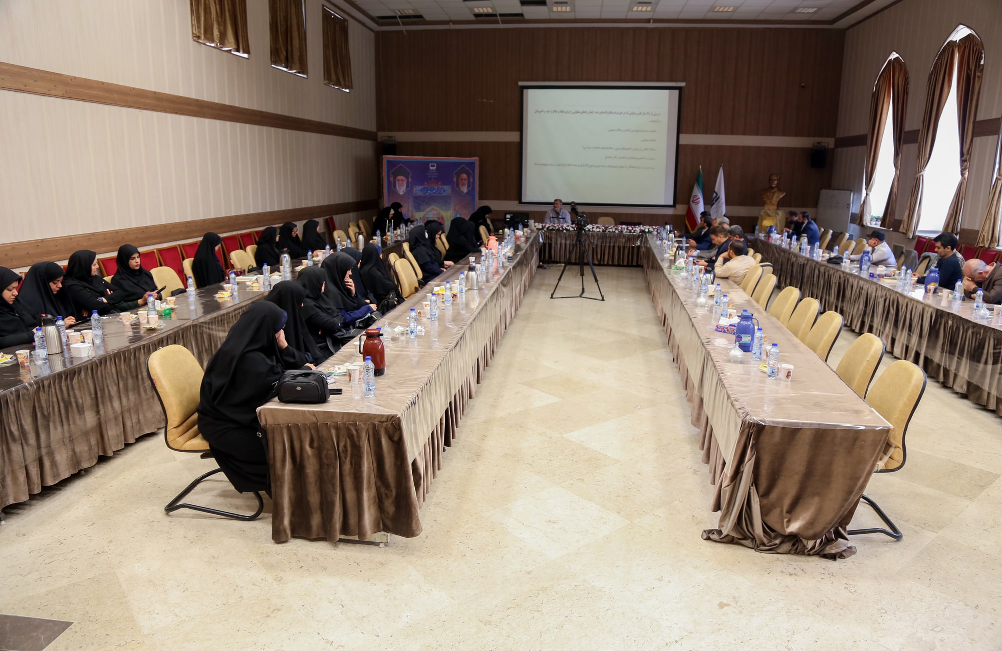 نشست نوجوانان و مسئله آسیب‌های اجتماعی