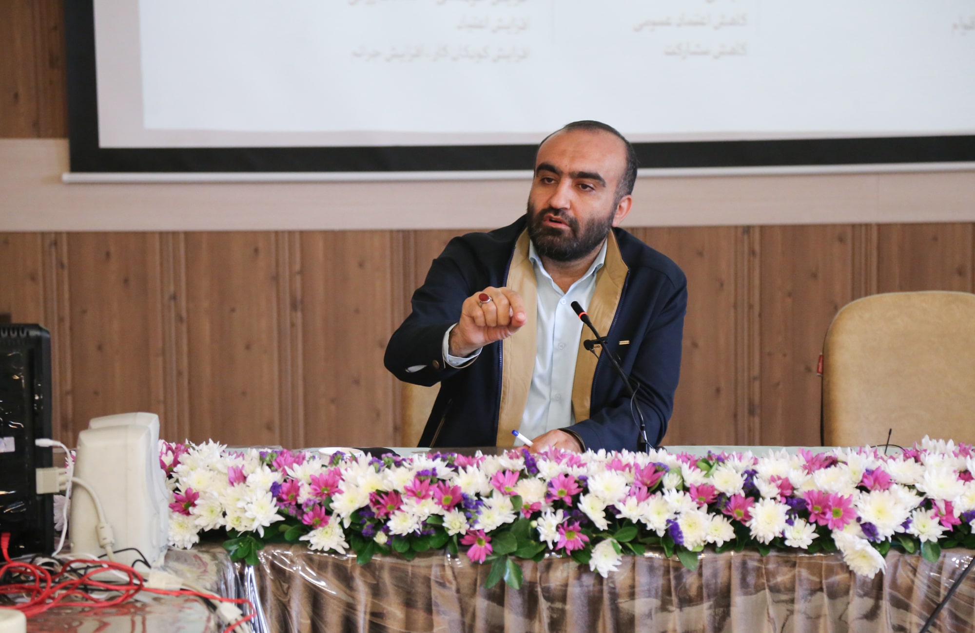 نشست نوجوانان و مسئله آسیب‌های اجتماعی