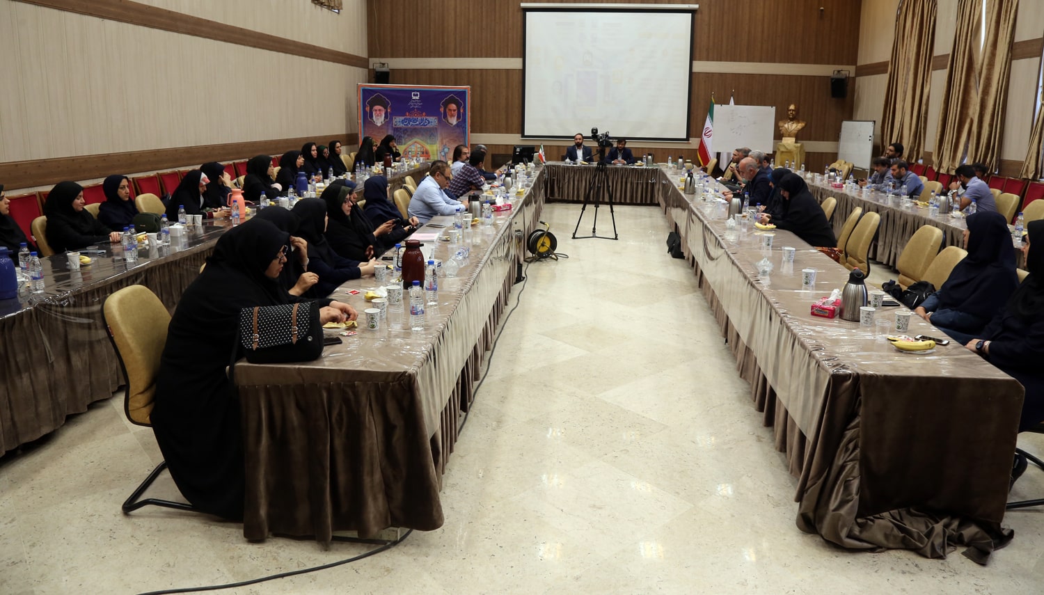 نشست نوجوانان و مسئله آسیب‌های اجتماعی