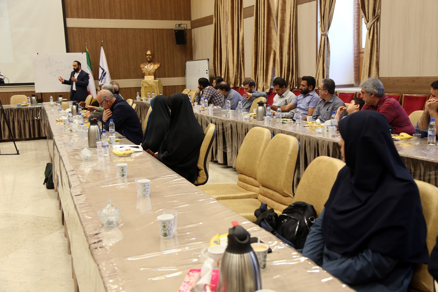 نشست نوجوانان و مسئله آسیب‌های اجتماعی