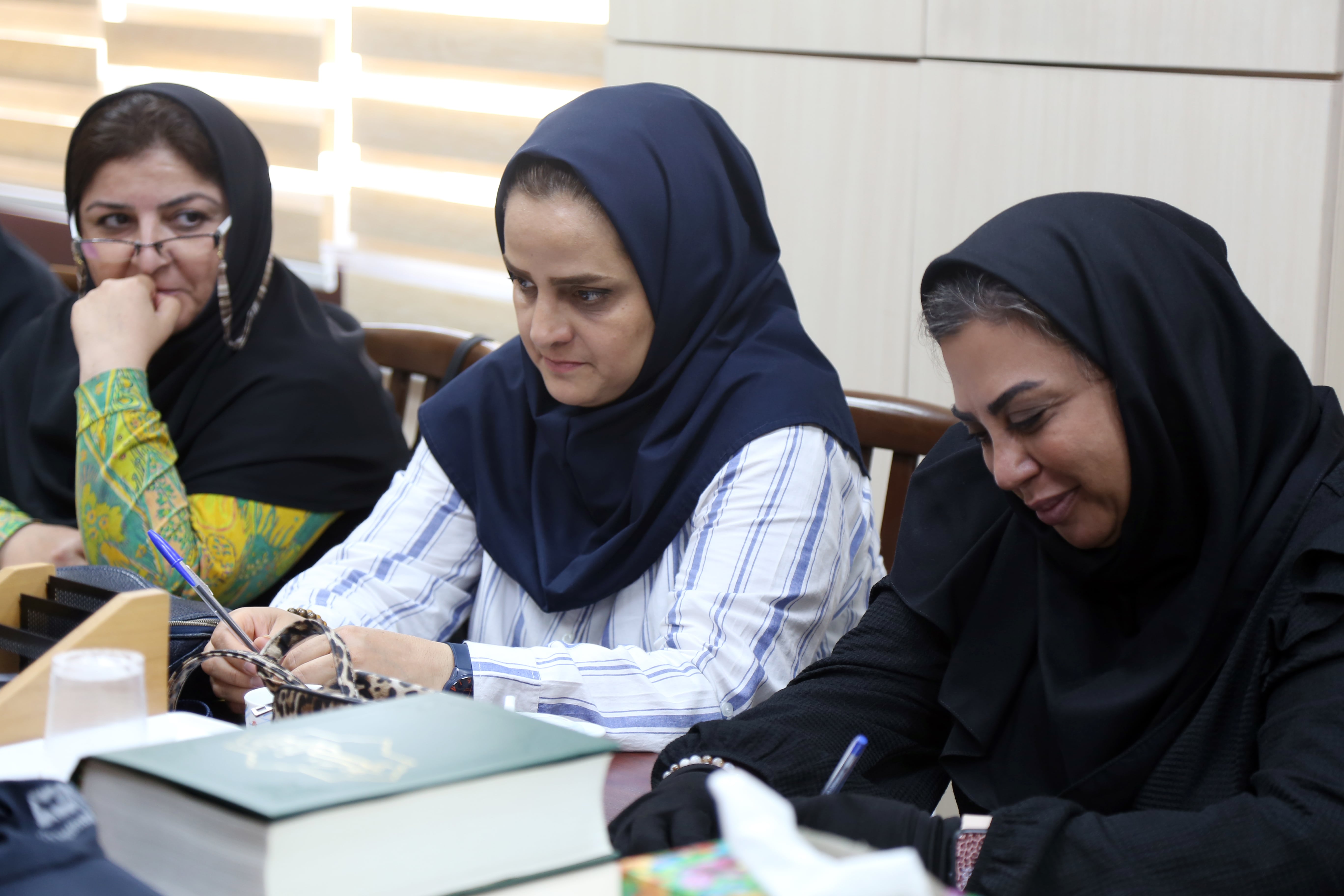 نشست بازخوانی تجربه‌‌های دوازدهمین دوره جشنواره ملی عکس و تصویرگری رشد