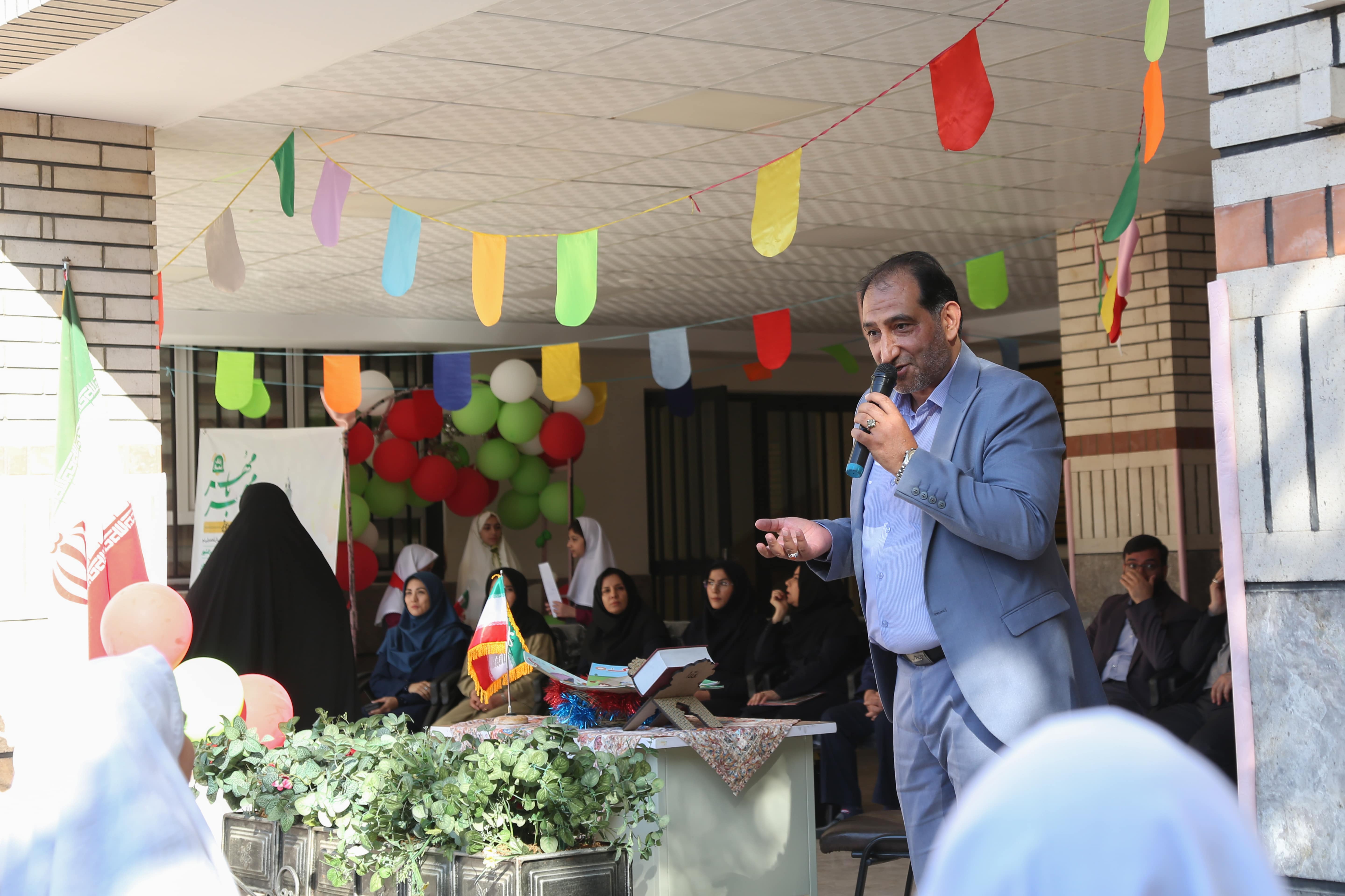 بازدید از مدرسه نراقی