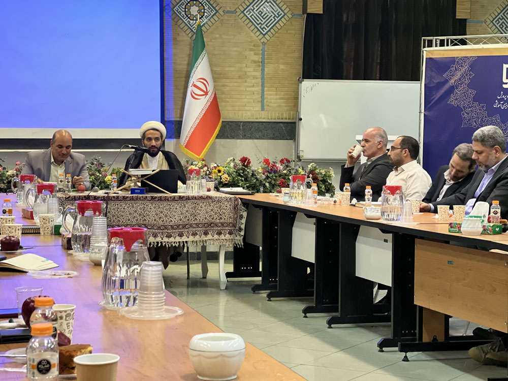 نشست رئیس سازمان پژوهش و برنامه‌ریزی آموزشی با همکاران دفتر