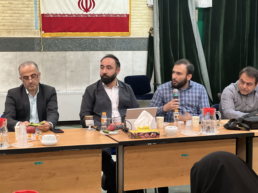 نشست رئیس سازمان پژوهش و برنامه‌ریزی آموزشی با همکاران دفتر