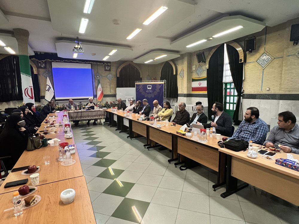 نشست رئیس سازمان پژوهش و برنامه‌ریزی آموزشی با همکاران دفتر