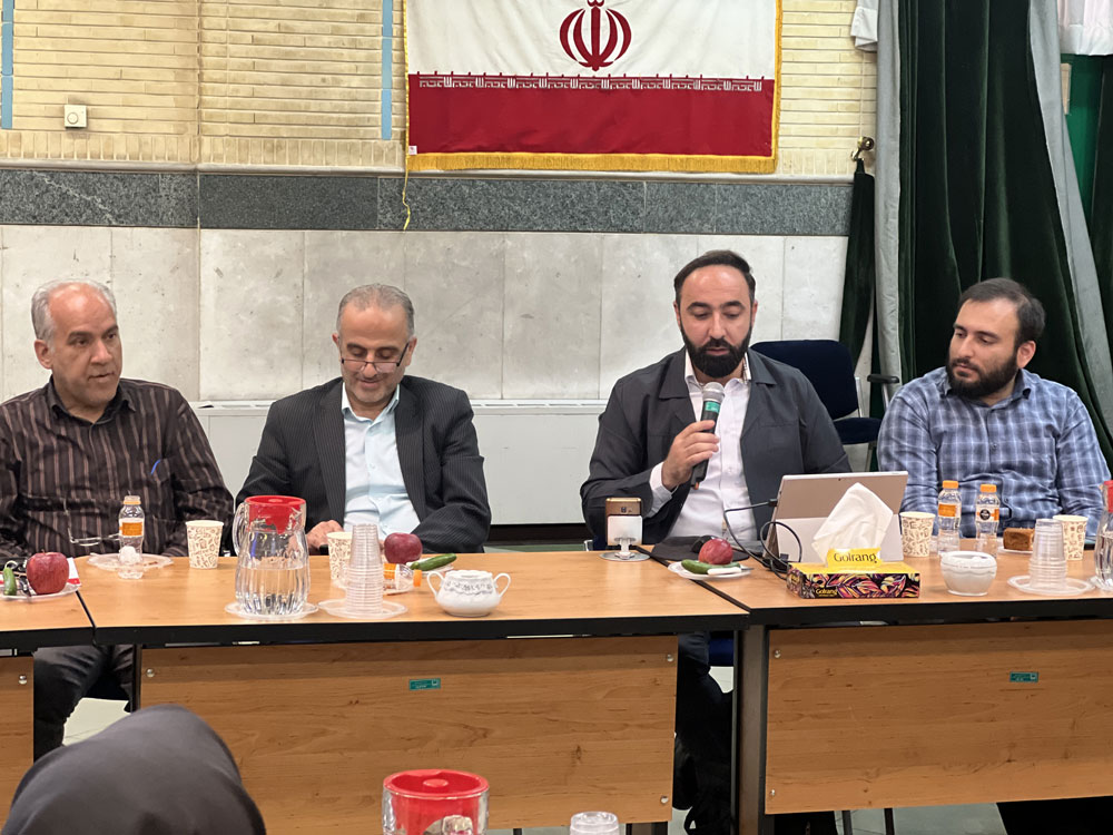 نشست رئیس سازمان پژوهش و برنامه‌ریزی آموزشی با همکاران دفتر