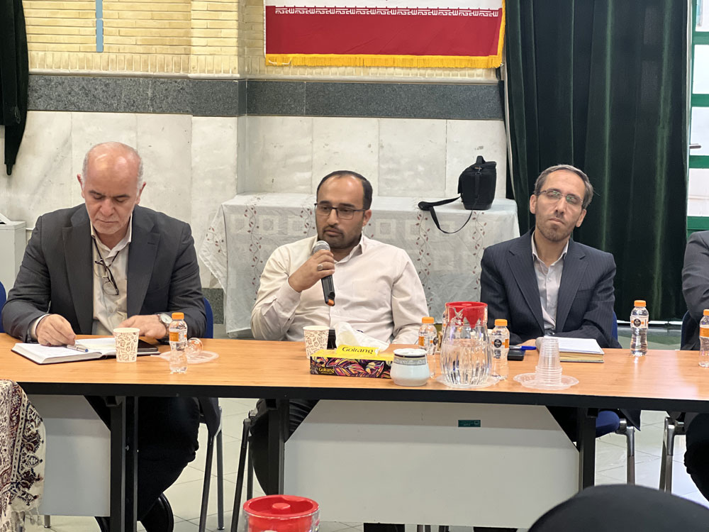 نشست رئیس سازمان پژوهش و برنامه‌ریزی آموزشی با همکاران دفتر