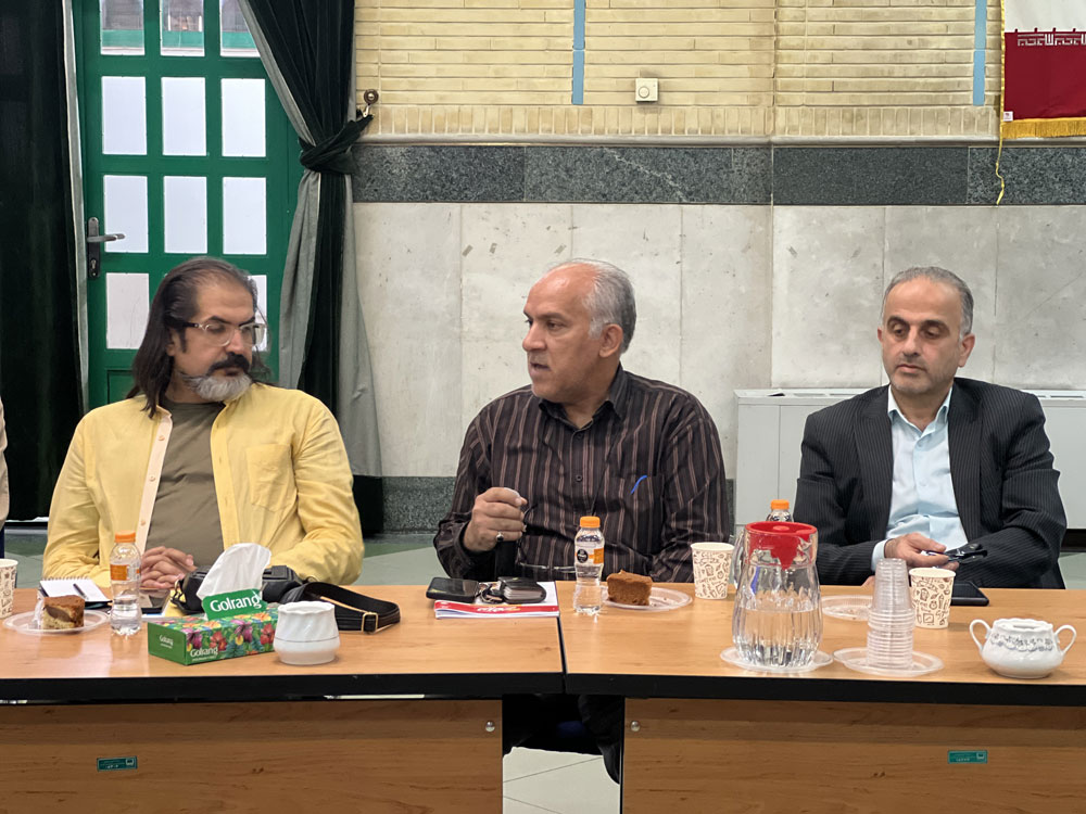 نشست رئیس سازمان پژوهش و برنامه‌ریزی آموزشی با همکاران دفتر