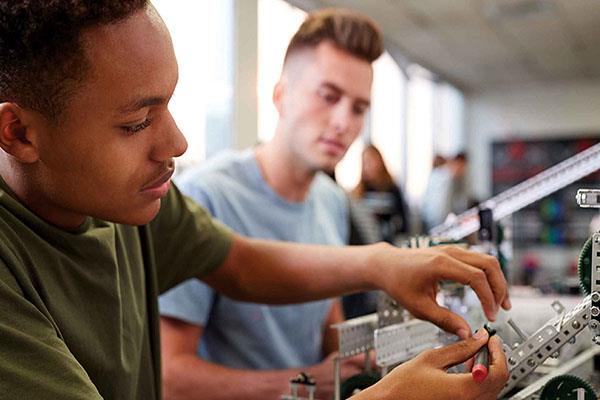 دنیای هنرستان‌ها: برزیل