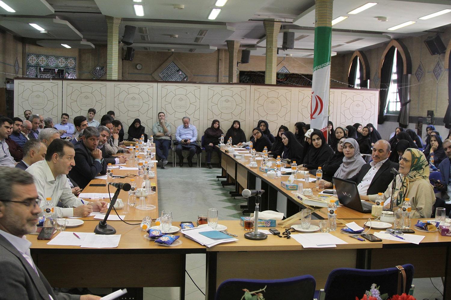 نشست تحول دانش و آموزش در عصر دانایی و یادگیری ترکیبی و تأثیر آن بر مدارس و معلمان آینده