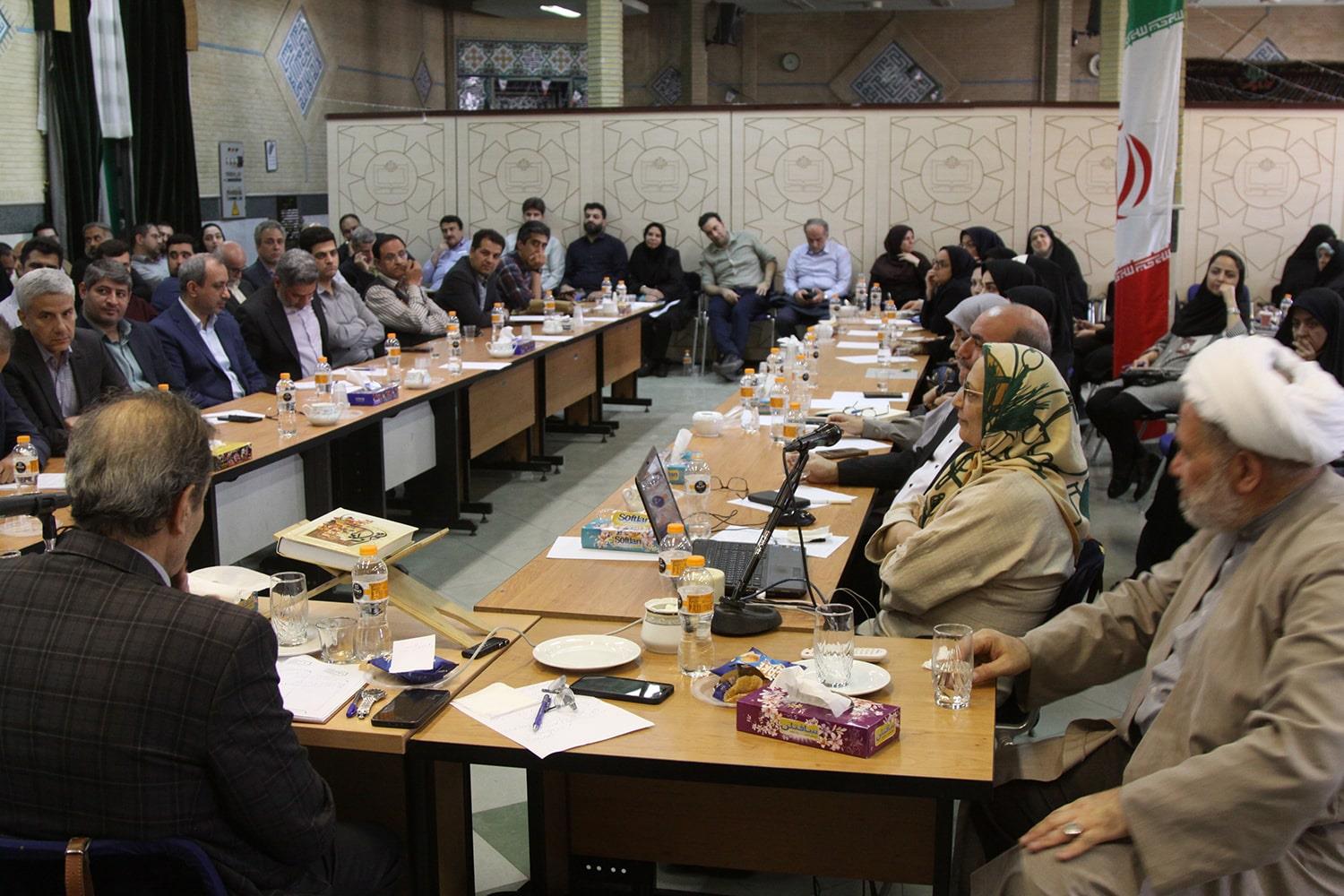 نشست تحول دانش و آموزش در عصر دانایی و یادگیری ترکیبی و تأثیر آن بر مدارس و معلمان آینده