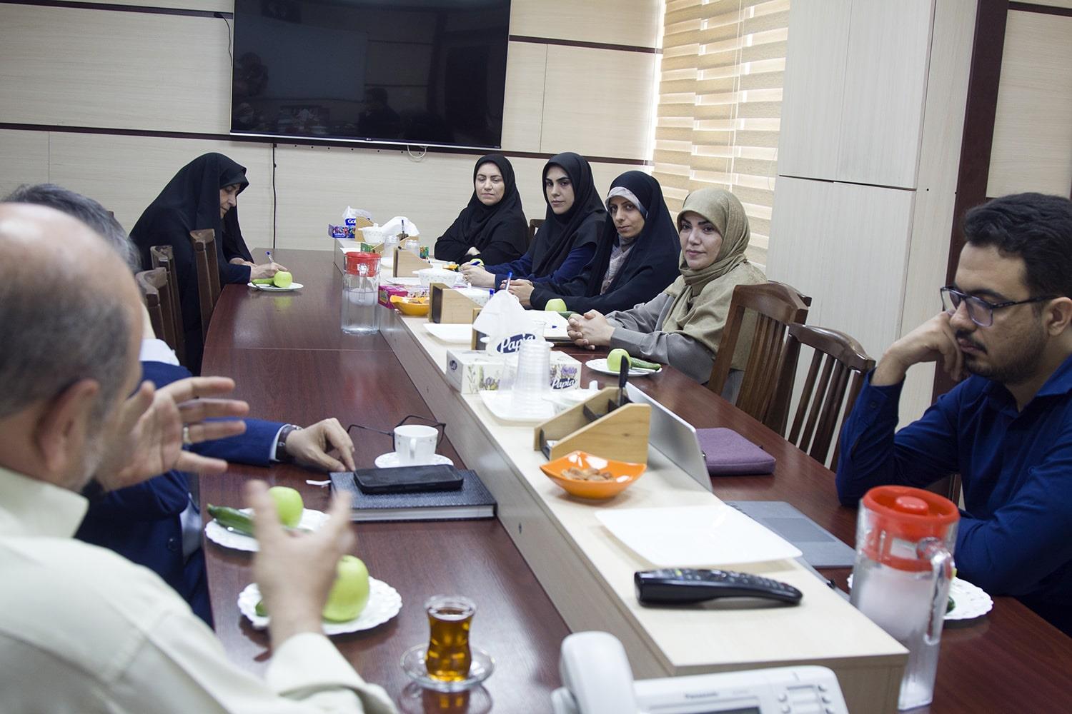 نشست هم‌اندیشی همکاران معاونت مجلات رشد و فناوری آموزشی با مدیرکل دفتر انتشارات و فناوری آمورشی