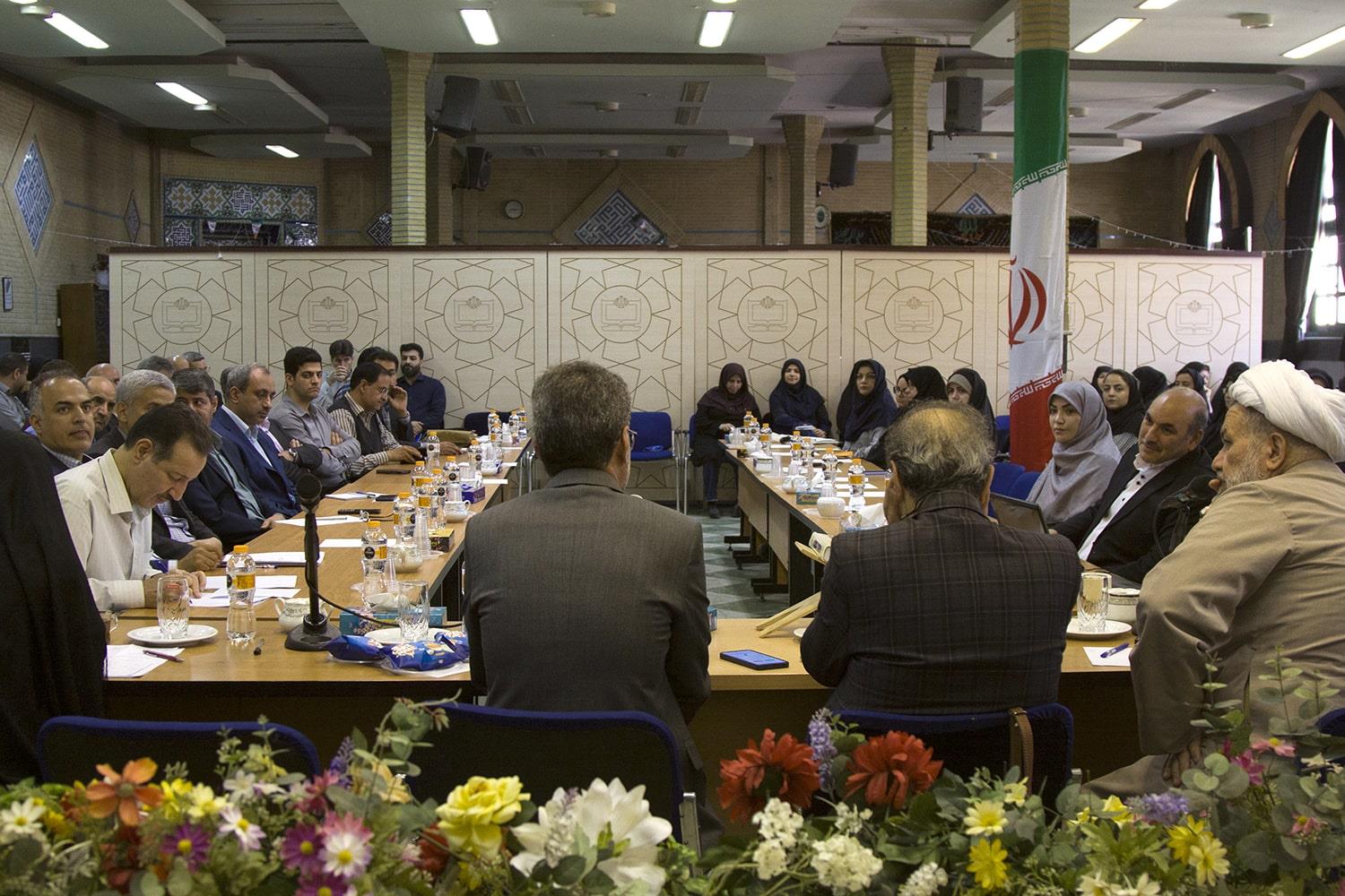 نشست تحول دانش و آموزش در عصر دانایی و یادگیری ترکیبی و تأثیر آن بر مدارس و معلمان آینده