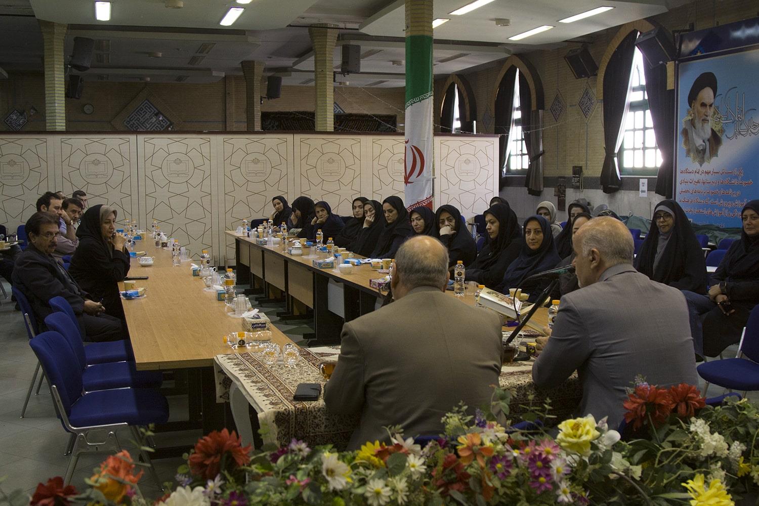 نشست هم‌اندیشی همکاران معاونت مجلات رشد و فناوری آموزشی با مدیرکل دفتر انتشارات و فناوری آمورشی