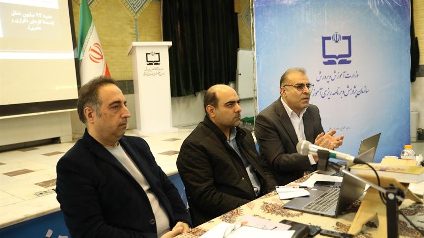 نشست بازتعریف نقش معلم، دانش‌آموز و مدرسه در عصر هوش مصنوعی