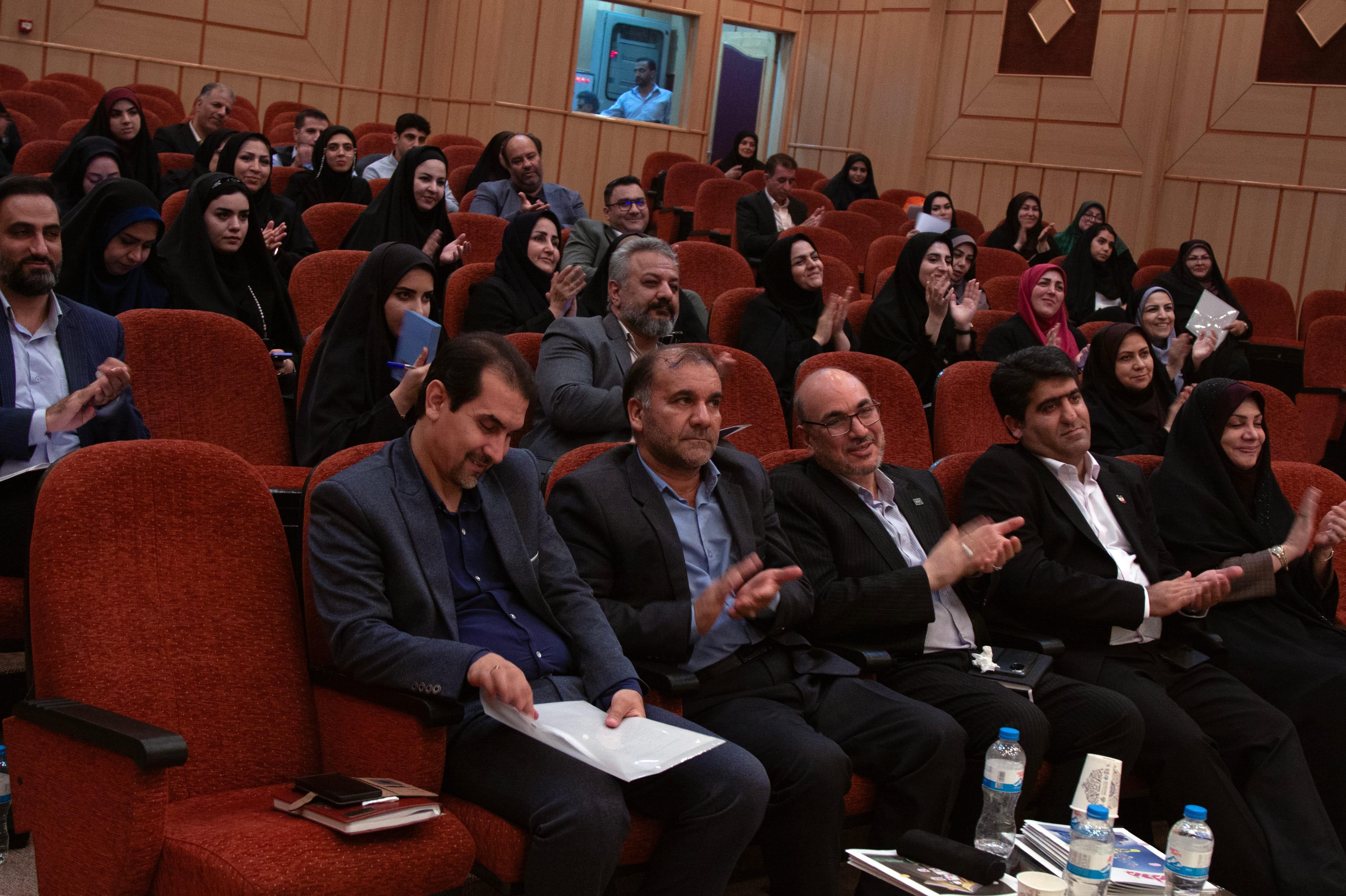 بیست‌وسومین نشست معاونان آموزش ابتدایی و نمایندگان مجلات رشد شهرستان‌های استان تهران در شرکت افست؛ ۱ شهریور ۱۴۰۵