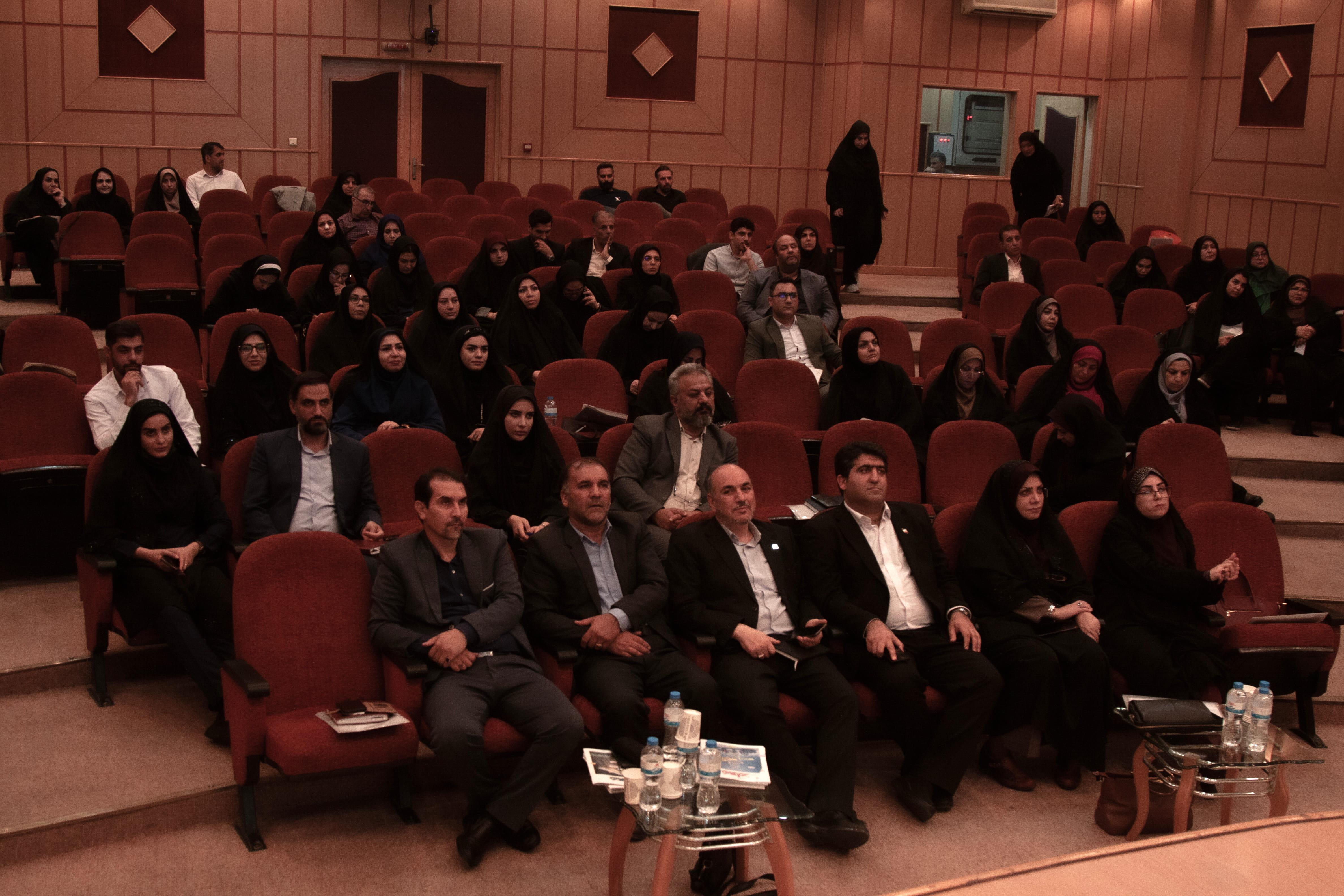 بیست‌وسومین نشست معاونان آموزش ابتدایی و نمایندگان مجلات رشد شهرستان‌های استان تهران در شرکت افست؛ ۱ شهریور ۱۴۰۵